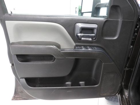 Used 2019 Chevrolet Silverado 2500 W/T AWD/4WD image 19