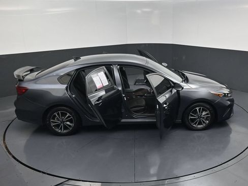 Used 2022 Kia Forte LXS FWD image 25
