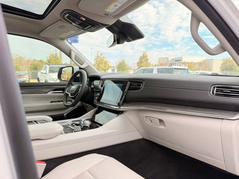 Used 2022 Jeep Wagoneer Series II w/ Premium Group I image 28