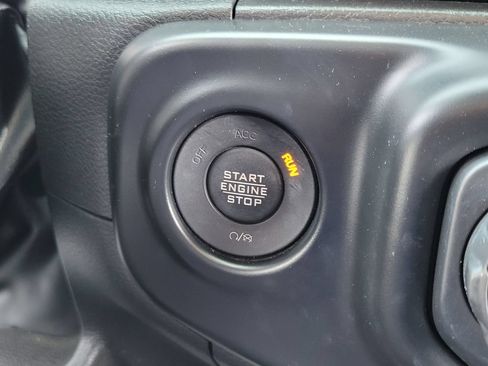 Used 2022 Jeep Wrangler Unlimited Sahara w/ Cold Weather Group AWD/4WD image 12