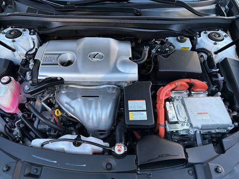 Used 2017 Lexus ES 300h w/ Luxury Package image 13