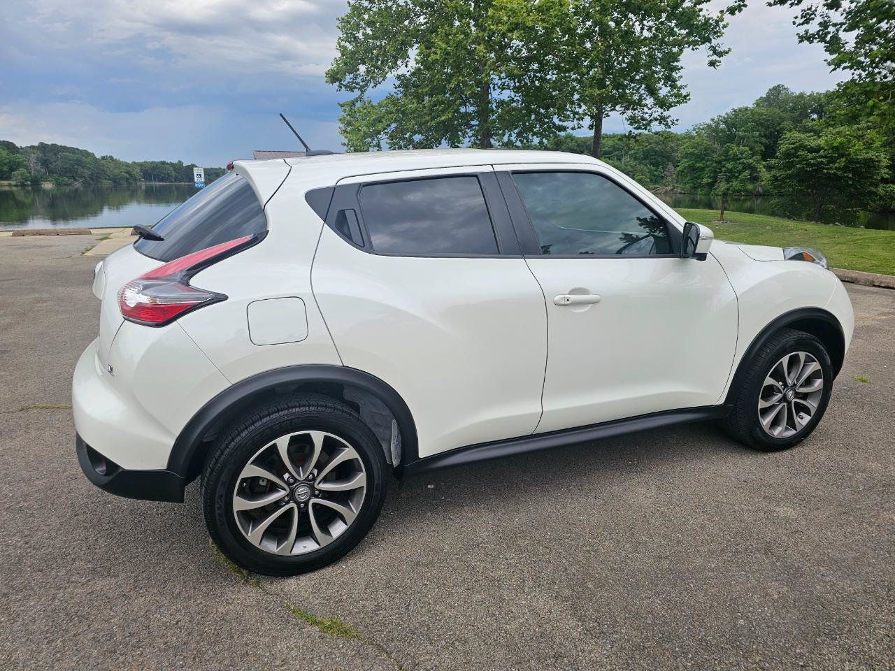 Used 2017 Nissan Juke SL FWD image 4