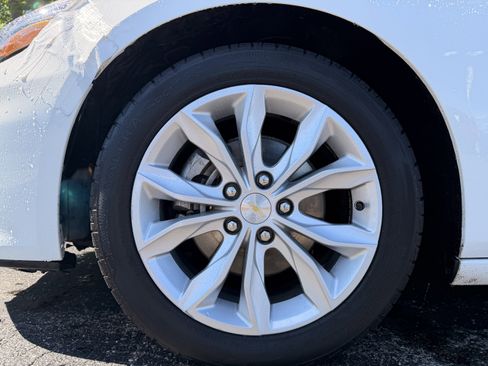 Used 2022 Chevrolet Malibu LT FWD image 9