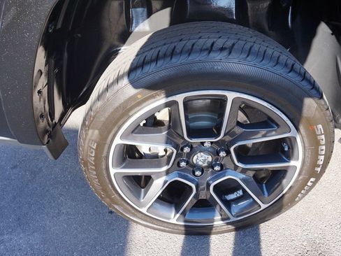 Used 2019 RAM 1500 Laramie AWD/4WD image 14