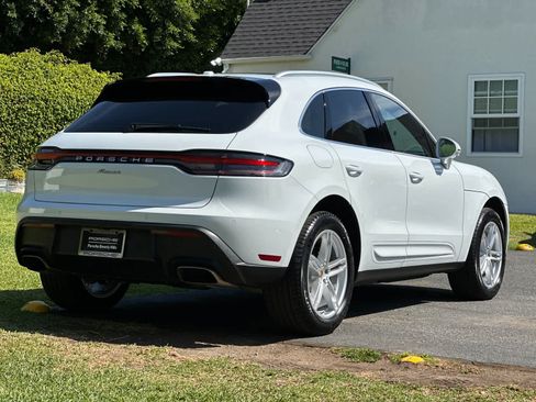 Certified 2026 Porsche Macan AWD/4WD image 8