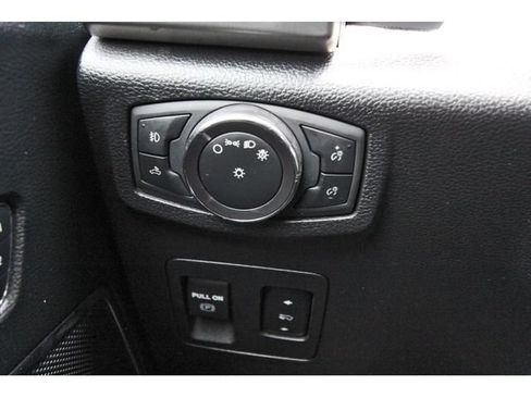 Used 2018 Ford F150 Platinum w/ Equipment Group 701A Luxury AWD/4WD image 20