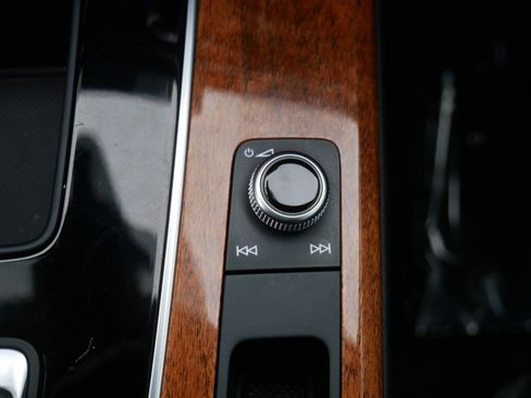 Used 2023 Audi Q5 e Premium w/ Convenience Package image 35