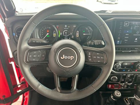 Used 2024 Jeep Wrangler Unlimited Rubicon 4xe AWD/4WD image 17