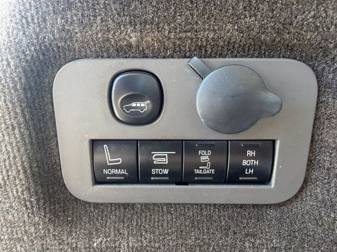 Used 2017 Lincoln MKT AWD image 36