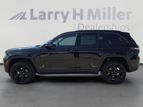 New 2026 Jeep Grand Cherokee Limited w/ Limited Altitude Package AWD/4WD image 2