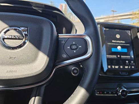 New 2026 Volvo XC40 B5 Core w/ Climate Package AWD/4WD image 32