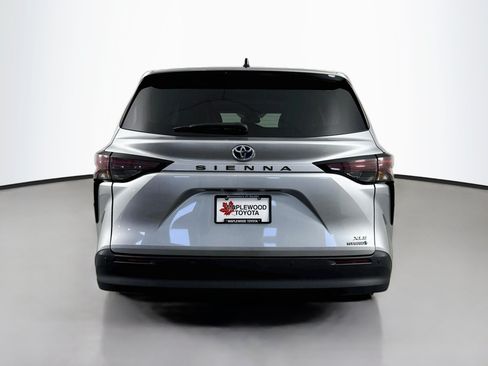 Certified 2024 Toyota Sienna XLE FWD image 6