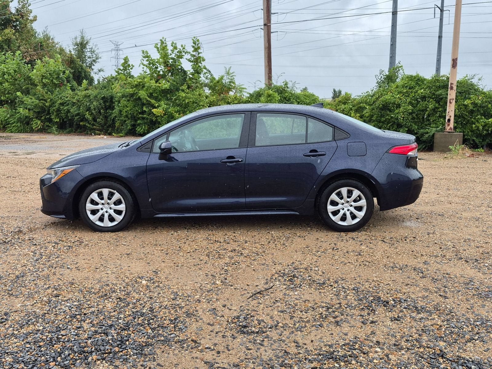 Used 2025 Toyota Corolla LE FWD image 2
