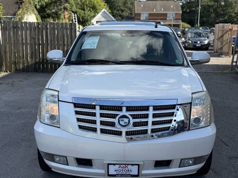 Used 2007 Cadillac Escalade 2WD w/ Information Package image 4