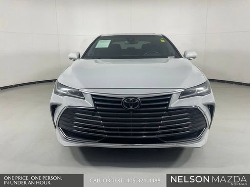 Used 2022 Toyota Avalon Limited w/ Advanced Safety Package FWD image 2