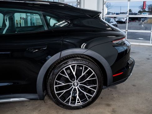 Used 2024 Porsche Taycan 4S w/ Premium Package image 20