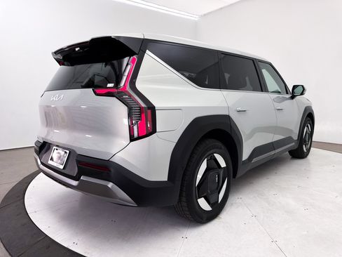 Certified 2024 Kia EV9 Light Long Range RWD image 19