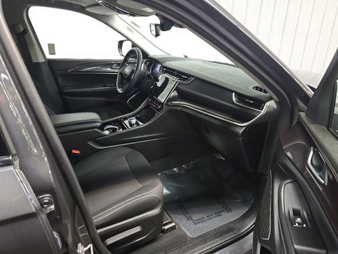 Used 2022 Jeep Grand Cherokee L Laredo w/ Luxury Tech Group I AWD/4WD image 16