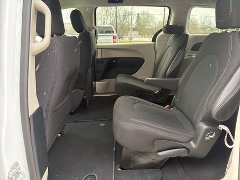 Used 2024 Chrysler Voyager LX image 16