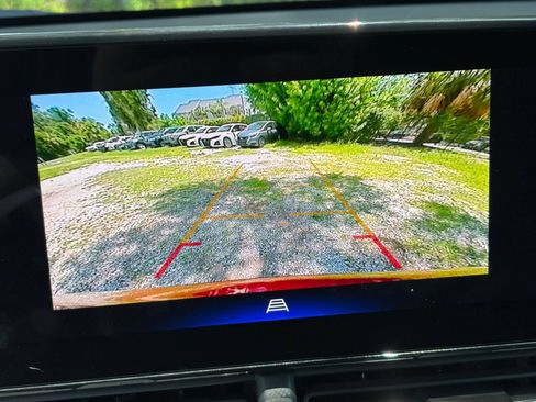 Used 2025 Chevrolet Trax LT FWD image 24