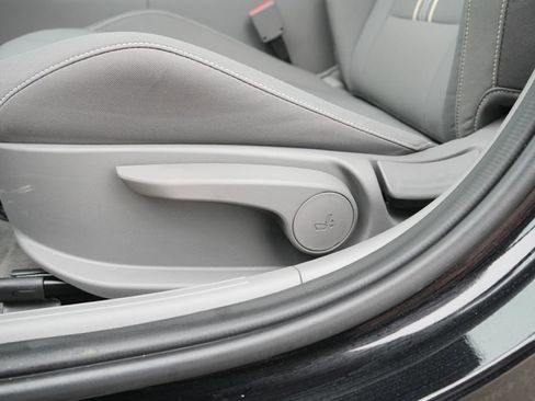 Certified 2025 Hyundai Elantra SEL image 21