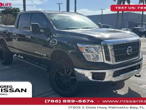 Used 2018 Nissan Titan SV image 1