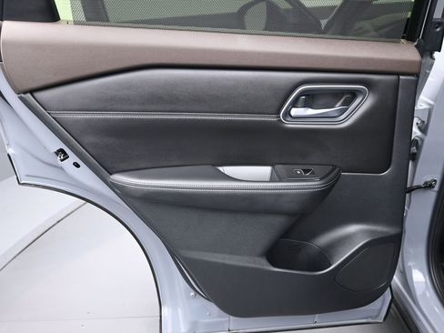 Used 2023 Nissan Rogue Platinum image 26