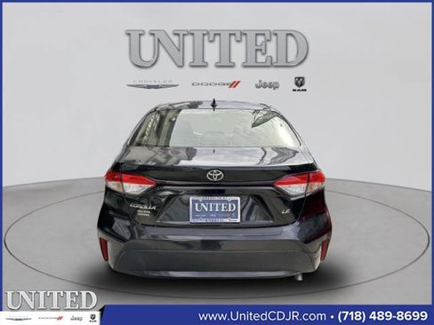 Used 2022 Toyota Corolla LE image 4