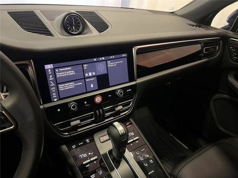 New 2026 Porsche Macan AWD/4WD image 18