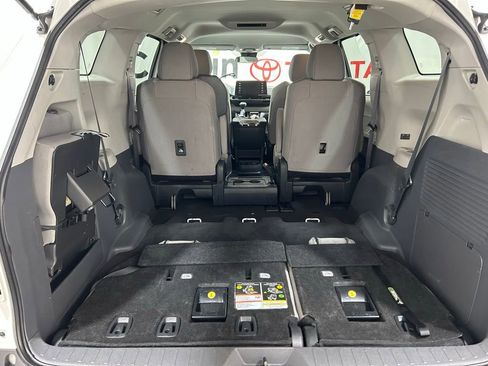 Used 2024 Toyota Sienna LE image 18