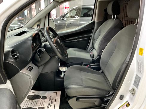 Used 2021 Nissan NV200 SV w/ Back Door Glass Package image 11