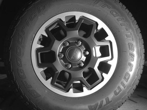 Used 2025 Toyota Tacoma TRD Off-Road AWD/4WD image 12