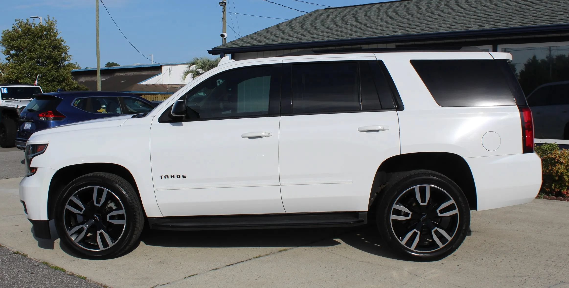 Used 2018 Chevrolet Tahoe Premier w/ RST 6.2L Performance Edition AWD/4WD image 2