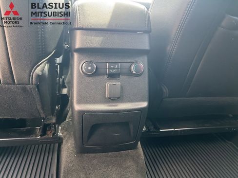 Used 2018 Ford Explorer XLT w/ Equipment Group 202A AWD/4WD image 32