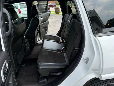 Used 2019 Jeep Grand Cherokee Altitude AWD/4WD image 11