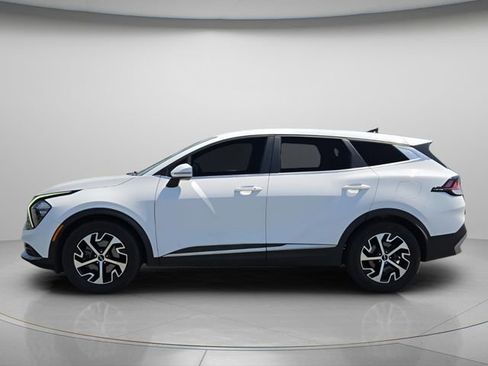 Used 2023 Kia Sportage EX image 3