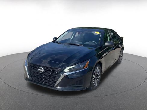 Used 2025 Nissan Altima 2.5 SV image 4