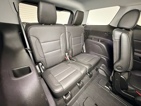 Used 2020 GMC Acadia SLT w/ LPO, Floor Liner Package FWD image 9