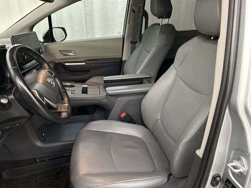 Used 2021 Toyota Sienna XLE AWD/4WD image 6