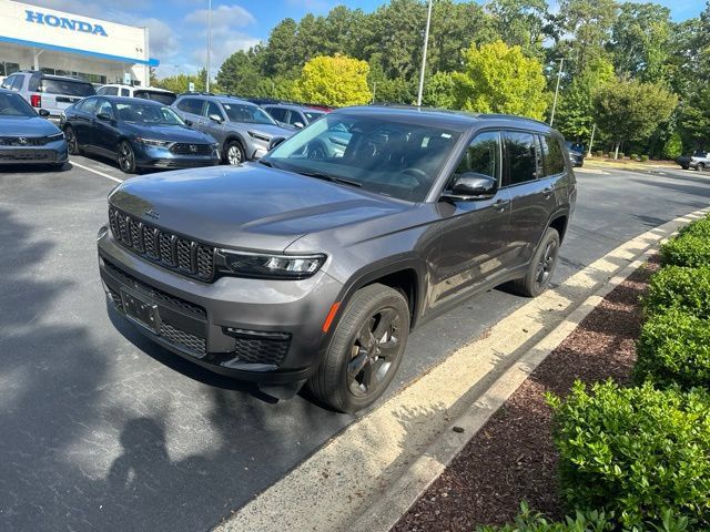 Used 2023 Jeep Grand Cherokee L Limited w/ Black Appearance Package AWD/4WD image 4