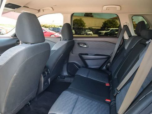 Used 2023 Nissan Rogue SV FWD image 18