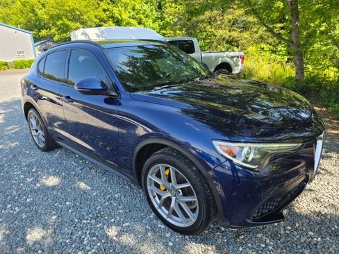 Used 2018 Alfa Romeo Stelvio Ti Sport AWD/4WD image 3