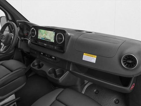 Used 2025 Mercedes-Benz Sprinter 2500 image 10