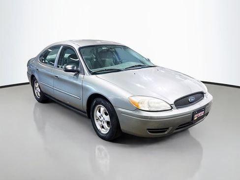 Used 2004 Ford Taurus SE FWD image 3