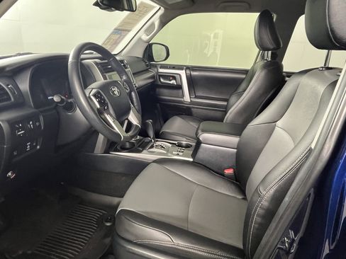 Used 2024 Toyota 4Runner SR5 Premium w/ SR5 Premium Package image 10