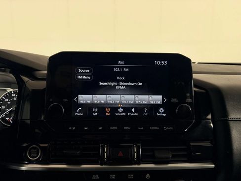 Used 2024 Nissan Pathfinder SL w/ Black Appearance Package FWD image 17