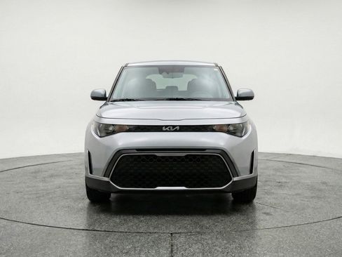 Used 2025 Kia Soul LX w/ LX Technology Package image 2