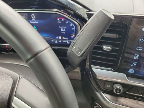 Used 2024 Chevrolet Silverado 2500 LTZ AWD/4WD image 33