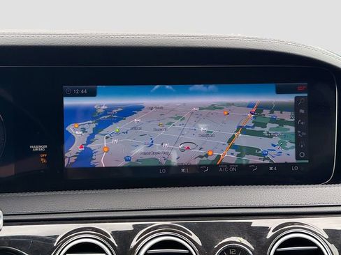 Used 2018 Mercedes-Benz S 560 4MATIC Sedan image 31