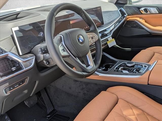 Used 2027 BMW X7 xDrive40i AWD/4WD image 3